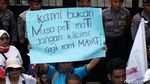 Foto: Aksi Tolak Kekerasan TKI di Depan Kedubes Malaysia