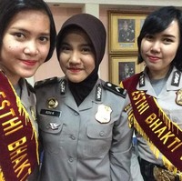 Cantik, berhijab, abdi negara dan hafal Al-Quran. Hari pria mana yang tak akan terpincut? Foto: Istimewa