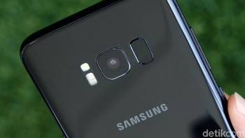 Ukuran kamera belakang Galaxy S8 mengusung sensor 12 MP dengan bukaan f/1,7 dan OIS. Foto: Rachman Haryanto/detikcom