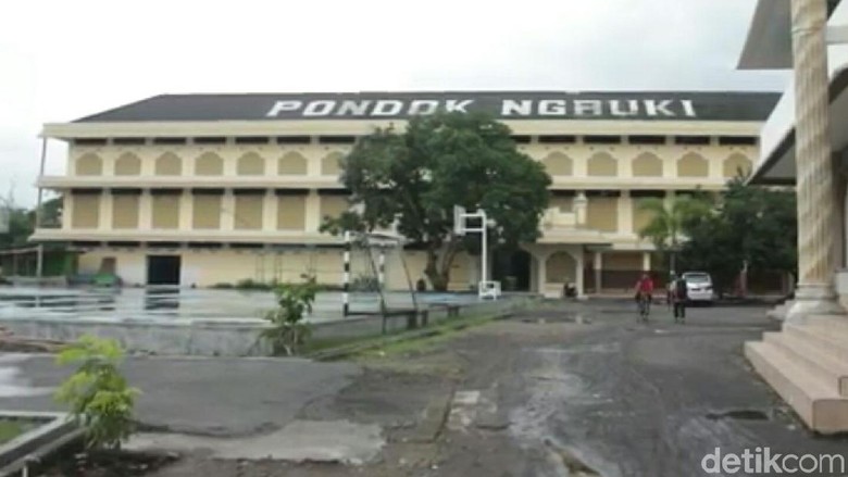 Santri Ngruki Dibekali Wawasan Kebangsaan oleh Mabes Polri Santri Ngruki Dibekali Wawasan Kebangsaan oleh Mabes Polri