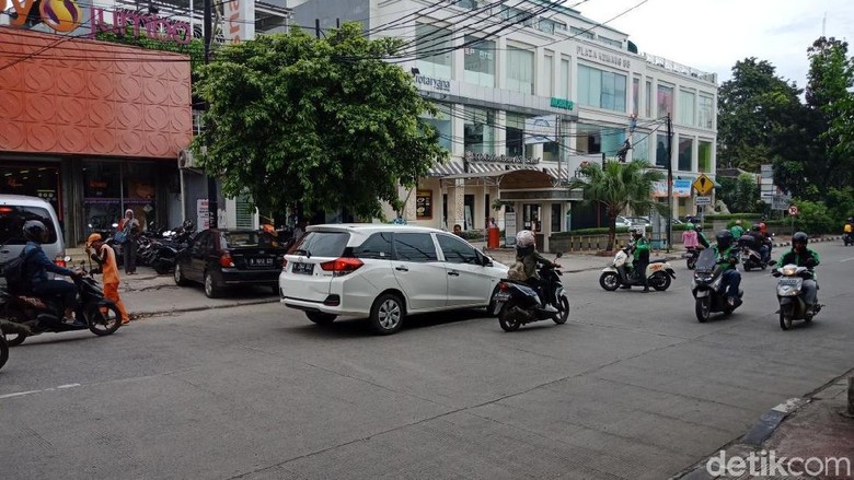 Ada Bekas Darah di Kemang, Diduga Akibat Penusukan Brimob Ada Bekas Darah di Kemang, Diduga Akibat Penusukan Brimob