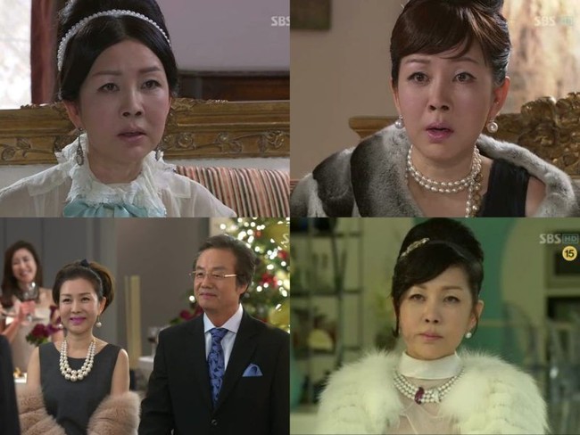 Tampilan khas ibu-ibu kaya yang paling sering terlihat di drama Korea adalah penggunaan aksesori mutiara, jaket bulu, atau menggabungkan keduanya. Foto: Soompi