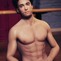 Cowok Tampan yang Sering Bacakan Puisi Ini Ternyata Robot Seks