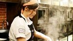 Ini 10 Potret Chef Marinka yang Tetap Cantik Saat Masak dan Makan