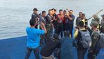 Foto: Kopda Budi Semringah Usai Taklukkan Selat Sunda 9,5 Jam