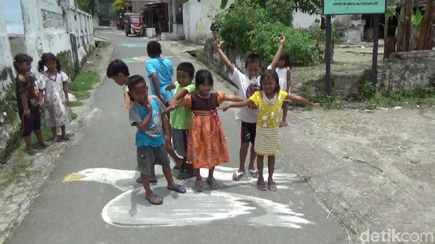 Menarik Jalanan Kampung Di Rembang Ini Dilukis 3 Dimensi
