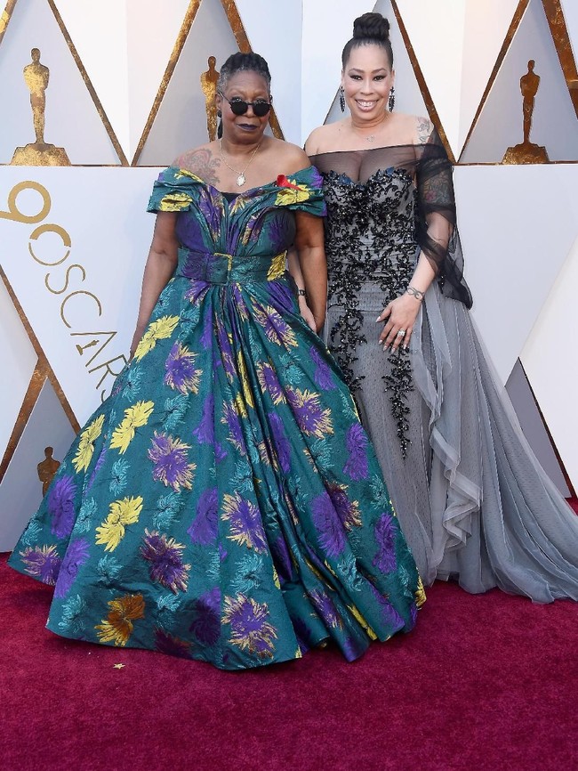 Putri Whoopi Goldberg yang diberi nama Alex Martin, lahir saat aktris dan komedian ini masih berusia 18 tahun. Foto: Frazer Harrison/Getty Images