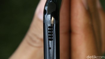 Galaxy S8 punya desain speaker dengan lima rongga. Foto: Rachman Haryanto/detikcom