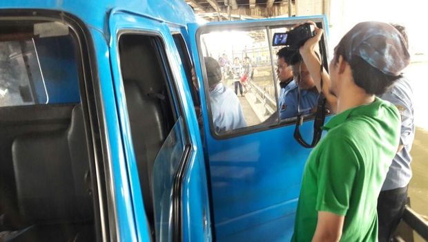  Pria yang diamankan karena mengamuk di depan WTC, Jakut, Senin (5/3/2018)