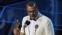 Jordan Peele berhasil membawa pulang piala Best Original Screenplay. REUTERS/Lucas Jackson.