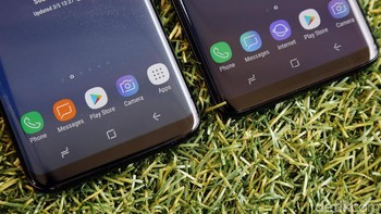 Baik Galaxy S8 maupun Galaxy S9 sama-sama mengusung layar Super Amoled 5,8 inch. Samsung mengatakan jika mereka memangkas sedikit ukuran bezel di bagian atas dan bawah pada Galaxy S9, sehingga layarnya sedikit lebih lebar. Foto: Rachman Haryanto/detikcom