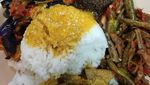 Amboi, Lamaknyo Nasi Padang Pilihan Netizen untuk Makan Siang Ini!