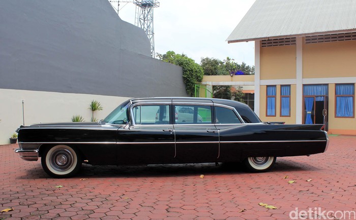 Jimmy Syamsudin menjadi kolektor mobil kuno yang memiliki Cadillac Fleetwood Series 75 Limousine. Limousine ini adalah mobil dinas terakhir Sang Plokamator, Sukarno.