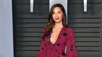 Olivia Munn juga terlihat mempesona dengan dress merah. Dia Dipasupil/Getty Images.