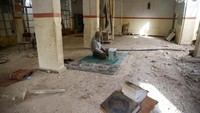 Sebuah masjid yang hancur dibom. REUTERS/ Bassam Khabieh.