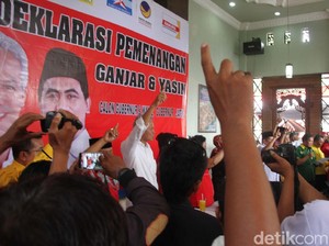 Kampanye di Brebes, Ganjar Sambangi Desa Kelahiran Sudirman Said