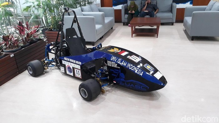 Ada Mobil Listrik Formula 1 di Kantor Luhut, Punya Siapa?