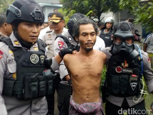Tim Gegana Sukses Ringkus Orang Gila di Mojokerto yang Mengamuk
