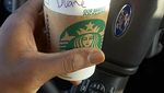 Ini 8 Kisah Kocak Selebriti Hollywood yang Namanya Salah Ditulis Barista Starbucks