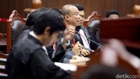 Pemohon meminta MK bahwa pasal yang diujikan inkonstitusional, tidak mempunyai kekuatan hukum yang mengikat.