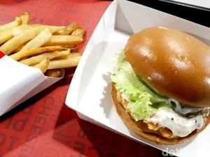Mantap! Ada Udang Juicy dalam Setangkup Burger Wendys yang Nikmat