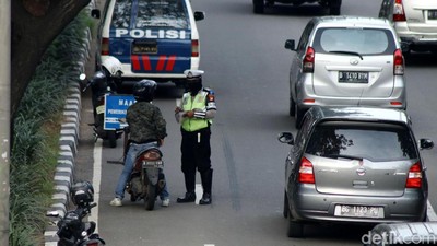 Terobos Jalur Cepat, Pemotor Terjaring Operasi Keselamatan Jaya