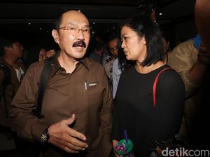 Gerakan Tangan Diprotes Jaksa KPK, Fredrich Ngaku Rapikan Rambut