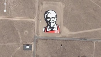 Logo KFC sebesar  kurang lebih 8.000 meter persegi ini sempat tampak di Google Earth saat user mengarahkan ke sebuah titik di Nevada, AS. Foto: istimewa