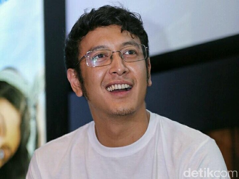 Main Film Terbaru, Dimas Anggara Sekolah Pilot Selama Setahun Main Film Terbaru, Dimas Anggara Sekolah Pilot Selama Setahun