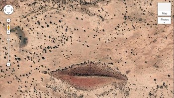Ini bukan monumen bibir raksasa, namun sebuah bukit di Darfur, Sudan yang masih terlihat jelas sampai saat ini melalui Google Earth. Foto: istimewa