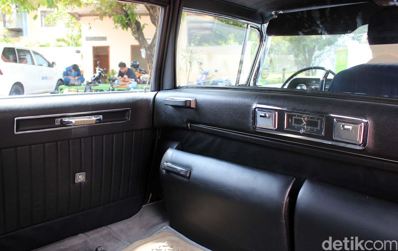 Jimmy Syamsudin menjadi kolektor mobil kuno yang memiliki Cadillac Fleetwood Series 75 Limousine. Limousine ini adalah mobil dinas terakhir Sang Plokamator, Sukarno.