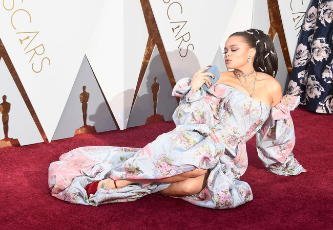 Pose anti-mainstream Andra ini menjadi momen unik tersendiri dalam sejarah Academy Awards yang tahun ini telah memasuki tahun ke-90. (Foto: Frazer Harrison/Getty Images)
