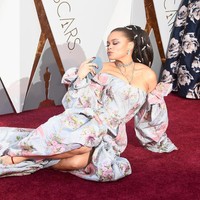 Pose anti-mainstream Andra ini menjadi momen unik tersendiri dalam sejarah Academy Awards yang tahun ini telah memasuki tahun ke-90. (Foto: Frazer Harrison/Getty Images)