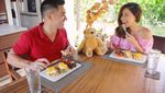Hot Daddy, Ini 10 Potret Kebersamaan Andrew White dengan Istri dan Anaknya Saat Makan