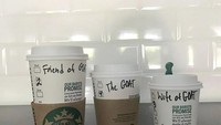  Membuat kami tertawa, tulis Michael Phelps, atlet renang asal Amerika Serikat di laman Instagram pribadinya. Pasalnya, ada tiga cangkir kopi dengan ukuran berbeda. Di sana tertulis nama teman kambing, kambing, dan istri kambing. Banyak netizen yang berkomentar kalau kata Goat (kambing) plesetan dari kata God. Foto: Istimewa