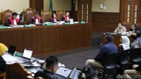 Irvanto Hendra Pambudi Cahyo memberikan kesaksiannya.