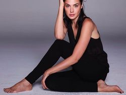 Kecantikan Gal Gadot di Piala Oscar Bikin Netizen Terkesima