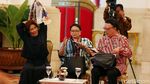 Gaya Santai Menteri Susi saat Sidang Kabinet
