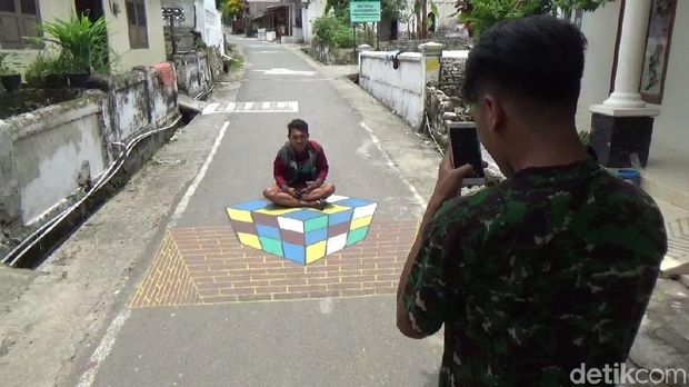 Menarik Jalanan Kampung Di Rembang Ini Dilukis 3 Dimensi