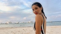 Kalau mau punya badan yang sehat dan fit memang harus punya gaya hidup sehat mulai dari mengatur pola makan dan olahraga. Jadi enggak heran kan Olivia Munn punya badan yang seksi? (Foto: Instagram/oliviamunn)