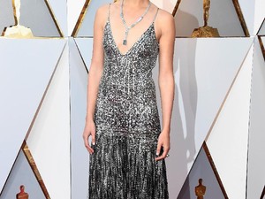 What a Wonder Woman! Cantiknya Gal Gadot di Red Carpet Oscars 2018