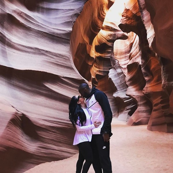 Kobe Bryant memang sudah pensiun dari dunia basket. Melihat akun Instagram @kobebryant yang di-follow 8 juta followers, Kobe tampaknya juga suka traveling. Ini salah satu foto Kobe bersama istrinya di Utah, AS yang punya formasi bebatuan fantastis! (kobebryant/Instagram) Kobe Bryant memang sudah pensiun dari dunia basket. Melihat akun Instagram @kobebryant yang di-follow 8 juta followers, Kobe tampaknya juga suka traveling. Ini salah satu foto Kobe bersama istrinya di Utah, AS yang punya formasi bebatuan fantastis! (kobebryant/Instagram)