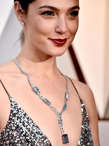 What a Wonder Woman! Cantiknya Gal Gadot di Red Carpet Oscars 2018