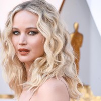 Siapa sangka, Jennifer Lawrence pernah dipermasalahkan karena berat badannya. Seperti dikutip dari Elite Readers, bintang film The Hunger Games ini mengaku tidak memiliki tubuh yang ideal bagi industri film Hollywood. Tapi ia tetap percaya diri dengan keadaan tubuhnya dan lihatlah kesuksesan yang diraihnya sekarang. Foto: Frazer Harrison/Getty Images