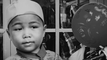 Menurutnya foto hitam putih mengajak kita berpikir detail, mulai dari bentuk, kontras hingga cahaya. Foto: Raditya Patria