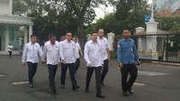 Mereka kompak mengenakan seragam partai, yakni kemeja putih lengan pendek. (Foto: dok. Istimewa)