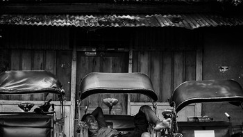 Kodrat manusia kan melihat warna, jadi kita harus melihat sesuatu warna tapi pesan yang ingin kita sampaikan harus tetap menonjol, kata Radit. Foto: Raditya Patria