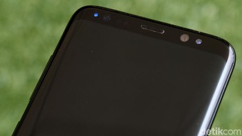 Untuk kamera depannya, Galaxy S8 mengusung sensor 8 MP. Foto: Rachman Haryanto/detikcom