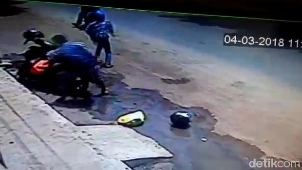 Gara-gara Helm Jatuh, Maling Motor Terbirit-birit Dikejar Korban
