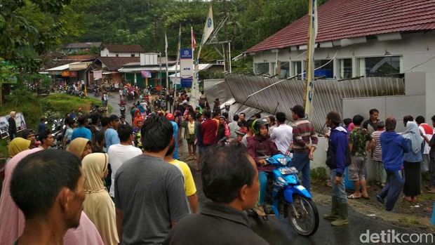 2 Warga Tewas Tertimpa Atap Kanopi Kantor BRI di Banjarnegara